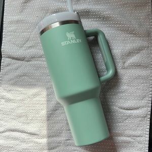 NWOT Stanley Quencher 40oz Eucalyptus